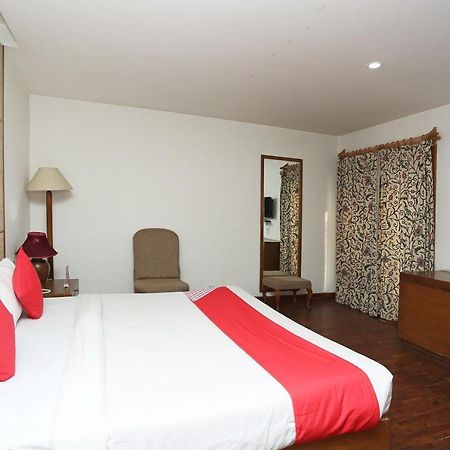 Oyo 27008 Paradise Gateway Hotel Srīnagar Buitenkant foto