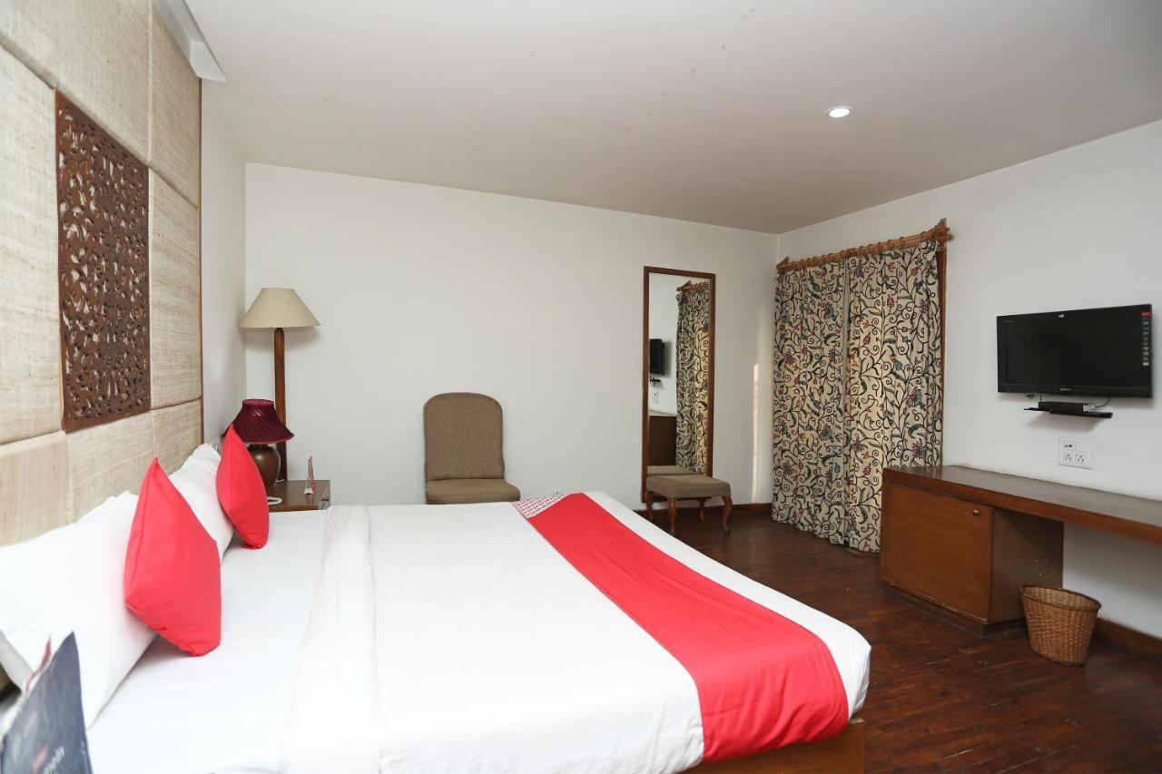 Oyo 27008 Paradise Gateway Hotel Srīnagar Buitenkant foto