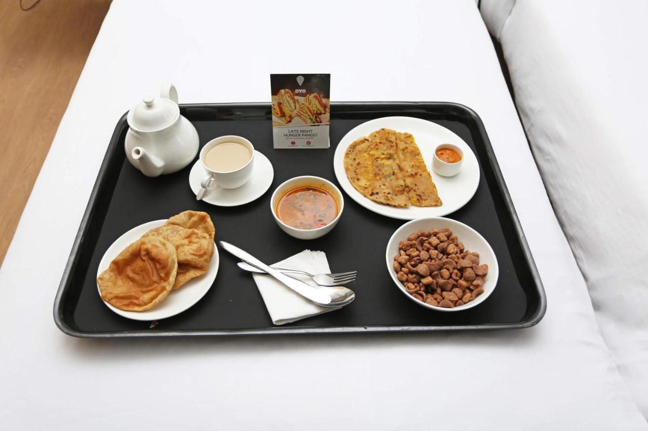 Oyo 27008 Paradise Gateway Hotel Srīnagar Buitenkant foto